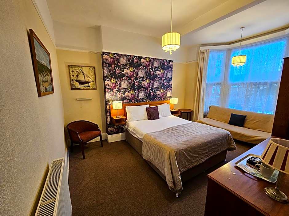 Rivelyn Hotel Bar & Restaurant