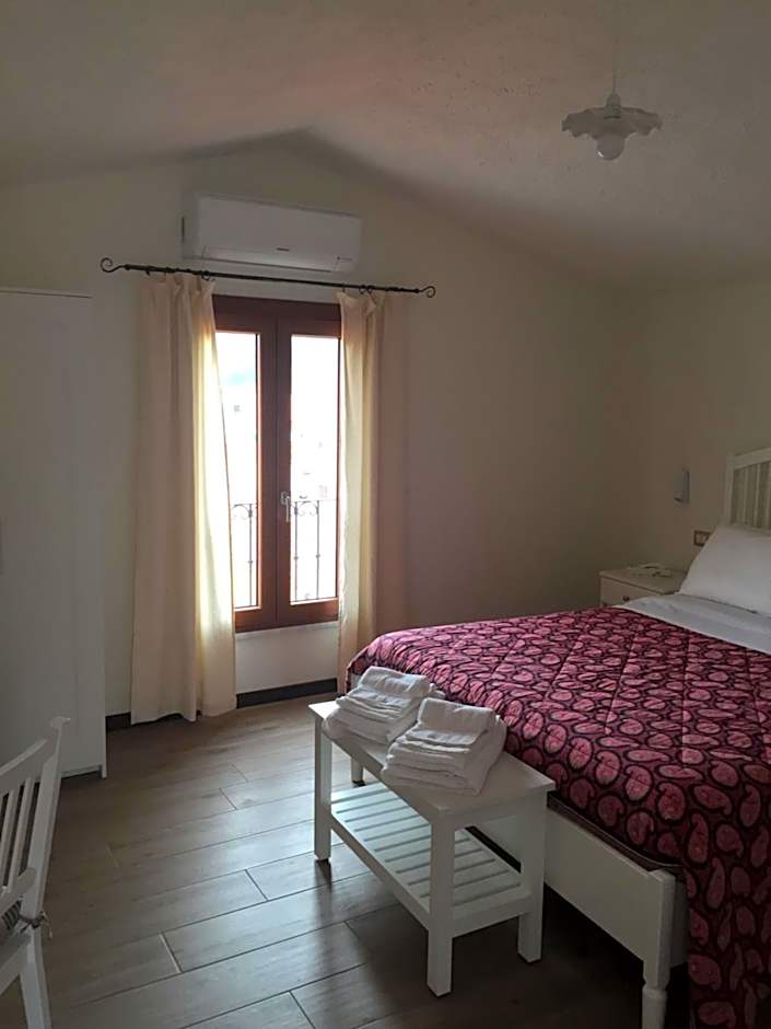 Foto 1 daripada 9 — Double Room