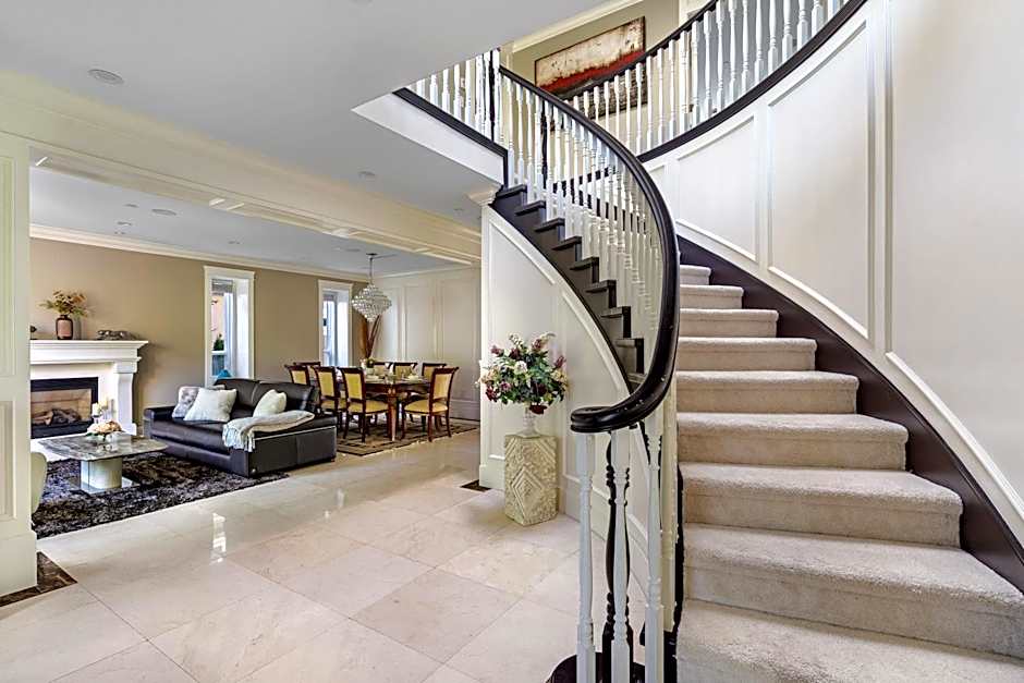 Luxurious Multi-Family Home in Vancouver West, 10 Mins Downtown