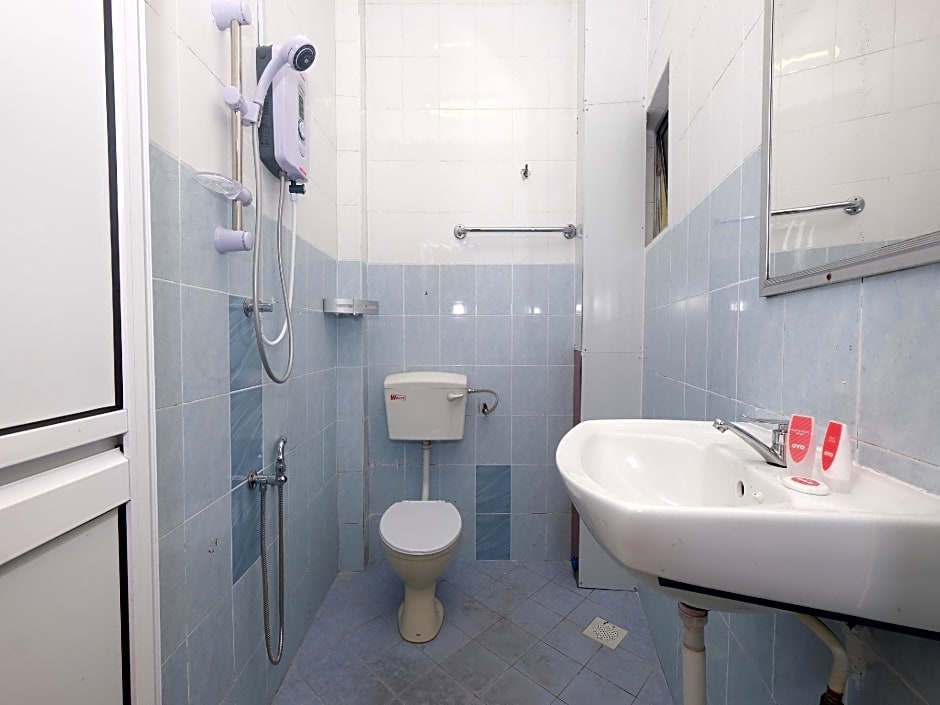 SUPER OYO 44029 Tudor Home Inn