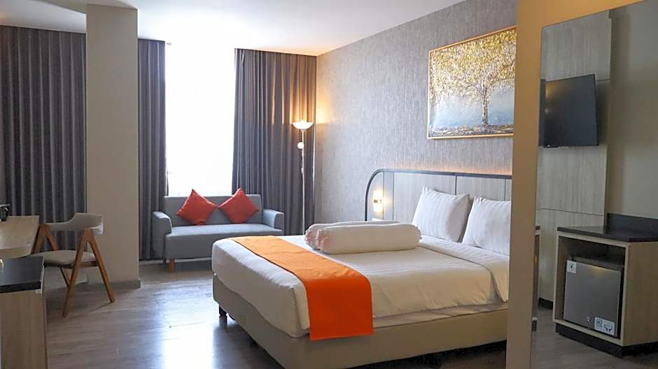 Front One Gosyen Hotel Salatiga