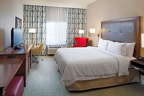 1 King Bed Deluxe Room Ns