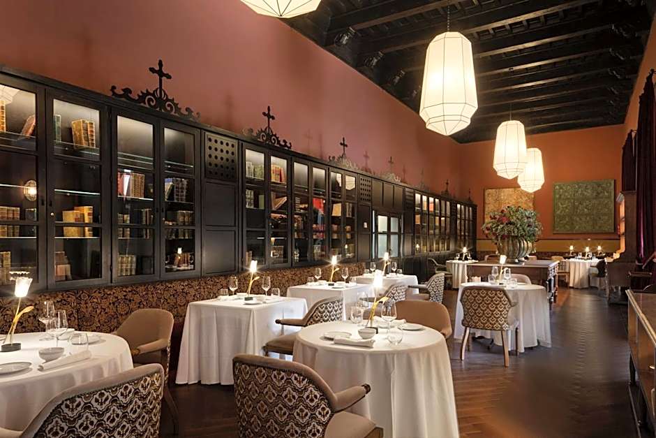 AC Palacio de Santa Paula Autograph Collection