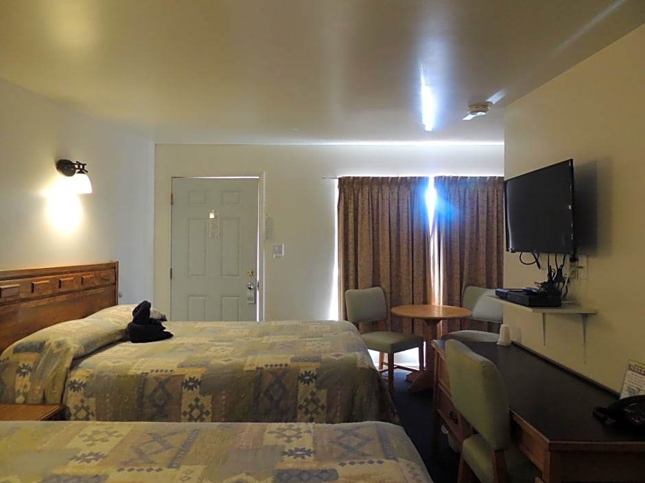 100 Mile Motel & RV Park