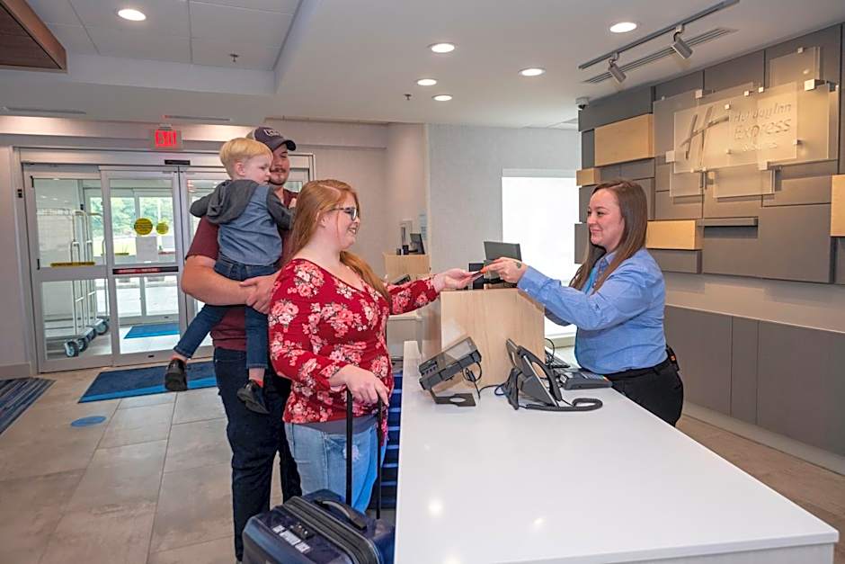 Holiday Inn Express and Suites Staunton By IHG