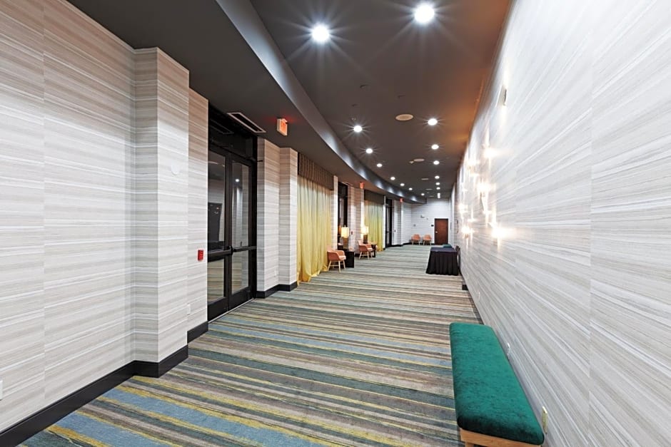 Holiday Inn and Suites McKinney - Allen By IHG