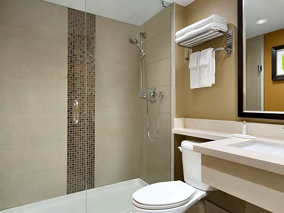 Travelodge by Wyndham Toronto East