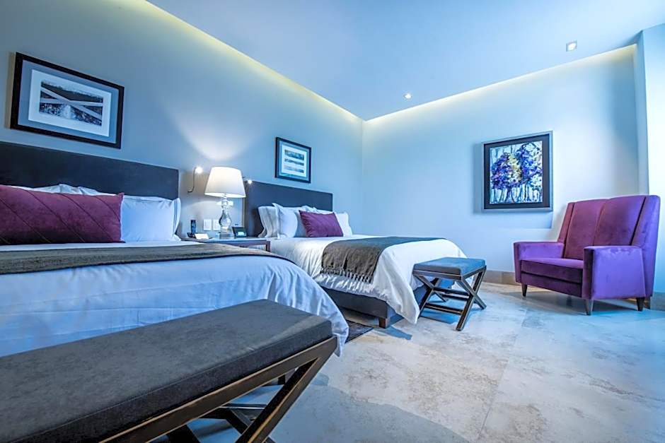 Square Small Luxury Hotel