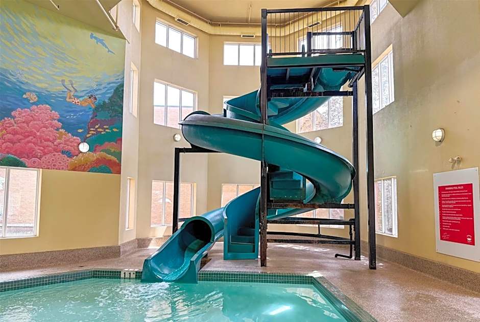 Super 8 by Wyndham Edmonton South