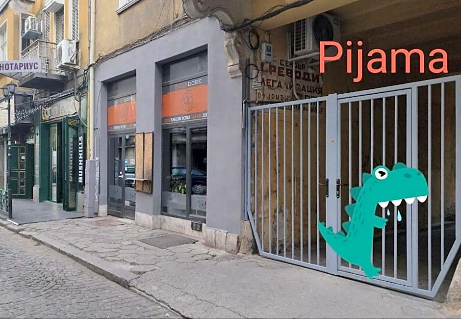PIJAMA HOUSE - Bike & Bed