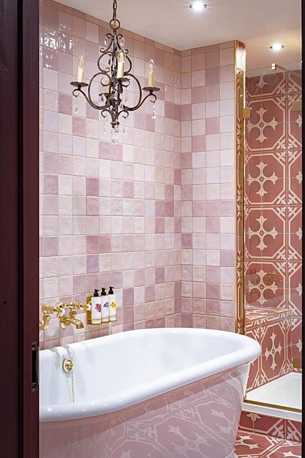 The White Hart - A Heartwood Inn