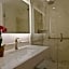 Best Western Plus Sunset Plaza Hotel