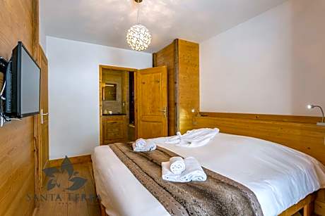 Three-Bedroom Duplex Apartment (5-7 People)