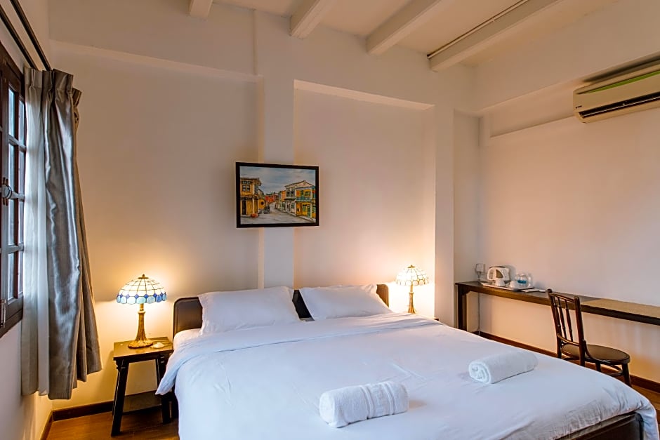 HEEREN BY THE RIVER HOTEL