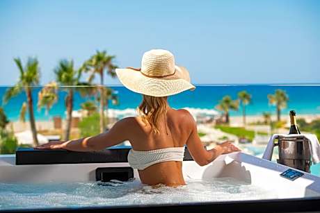 Nautilux Suite with Hot Tub & Sea View