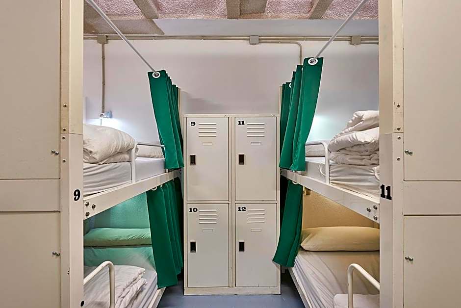 Hola Hostal Collblanc