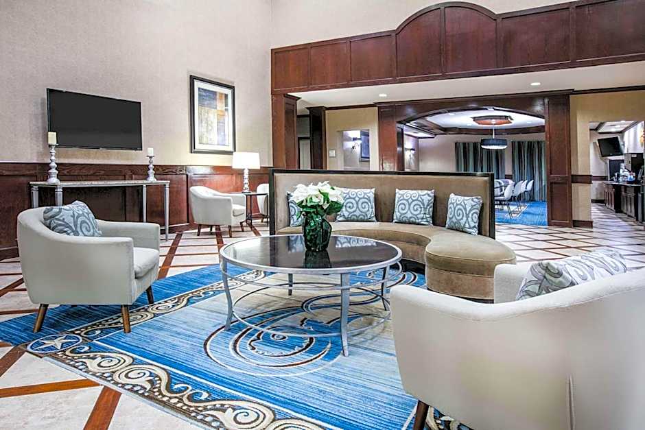 La Quinta Inn & Suites by Wyndham DFW Airport West - Euless