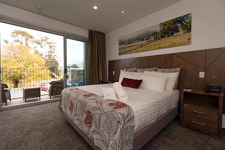 Young Federation Motor Inn and Services Club