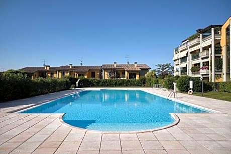 Sidonia apartment for three people in a residence with swimming pool.