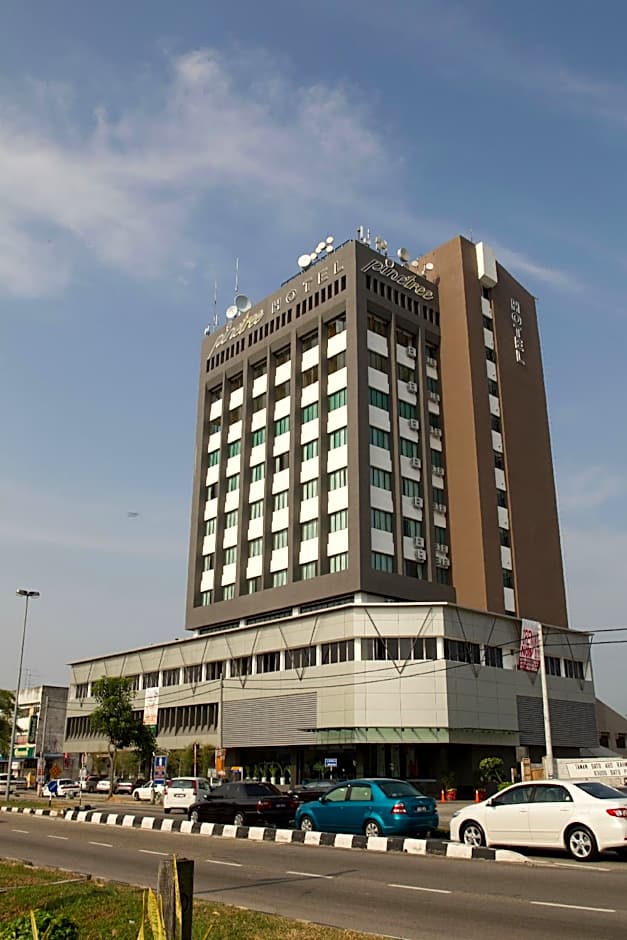 Pine Tree Hotel