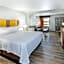 Days Inn & Suites by Wyndham Huntsville