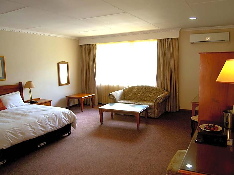 Safari Hotel & Convention Centre