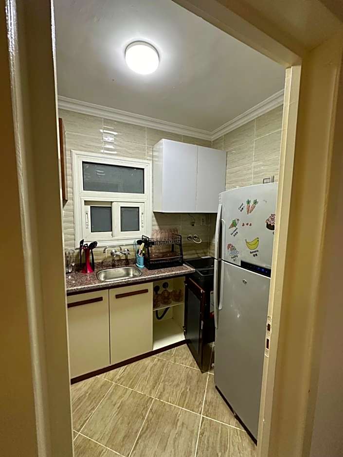 شقه فندقيه فرش جديد مكيفه بالكامل بمدينتي