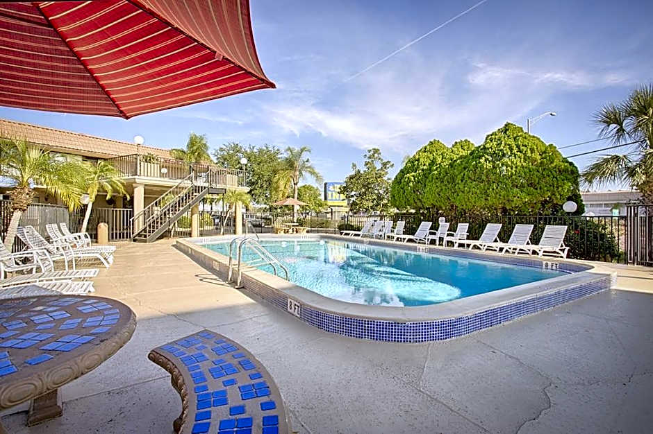 Tarpon Shores Inn