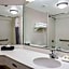 La Quinta Inn & Suites by Wyndham Macon