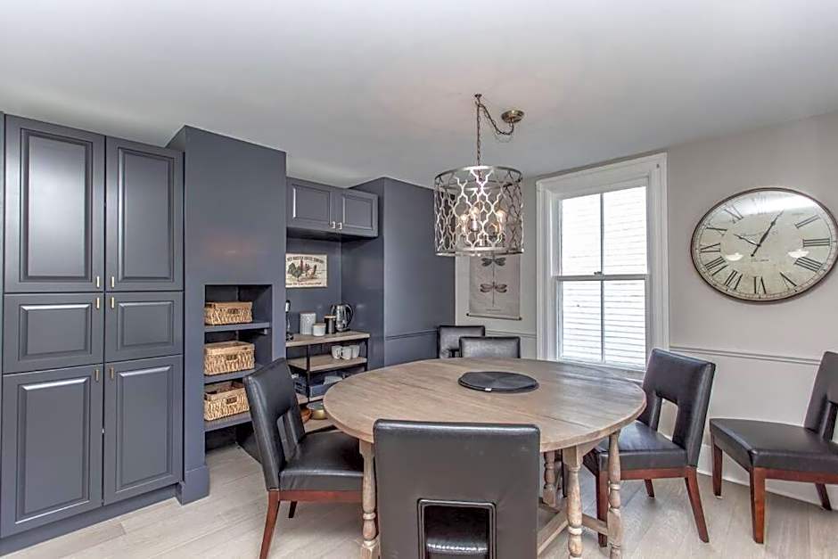 Boutique Serenity Quality Home @ downtown by the Shaw