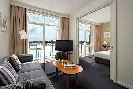 King Harbourside Suite