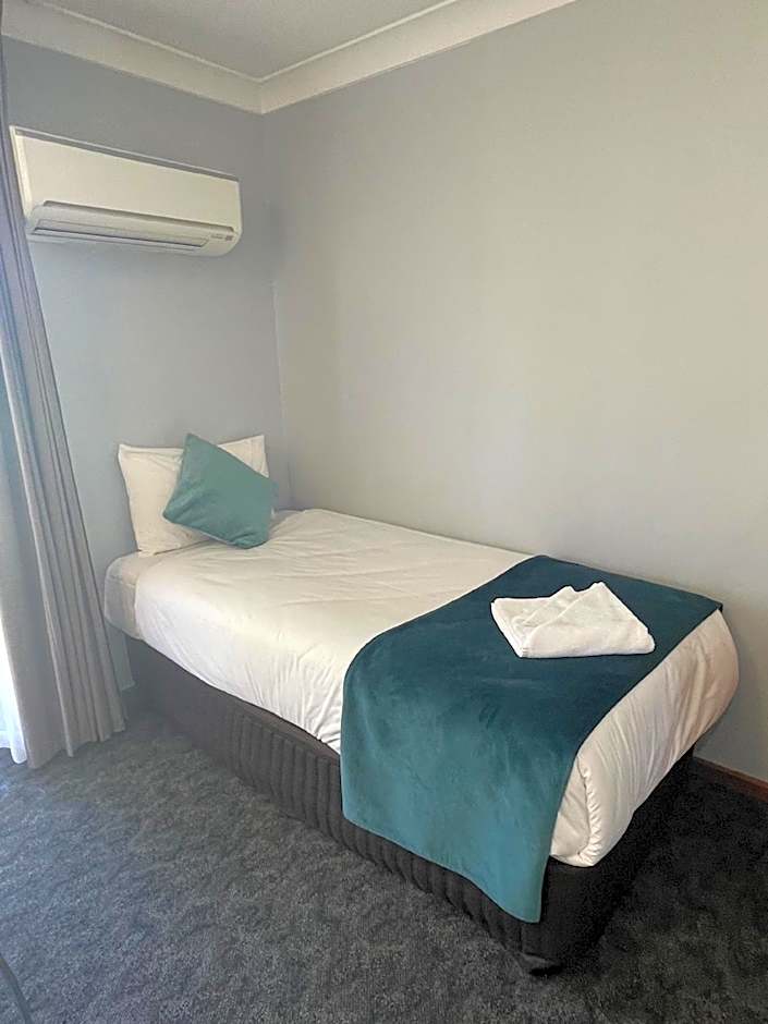 Town & Country Motor Inn
