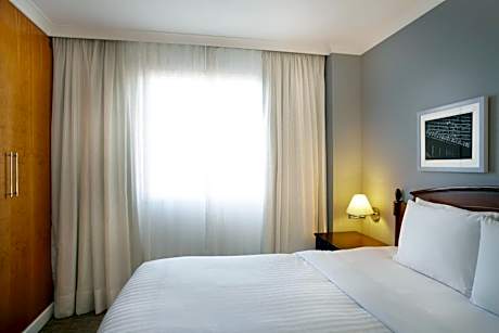 Two-Bedroom Apartment with Balcony and City View