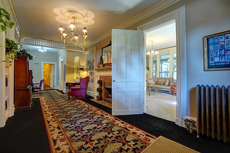 DeBary Inn