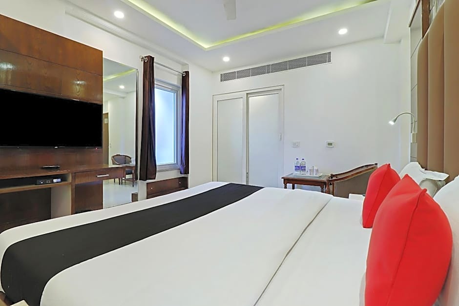Capital O 2242 Hotel Yuvraj Deluxe