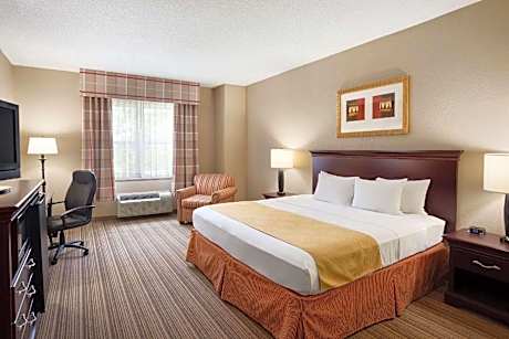 1 King Bed, Suite, Nonsmoking