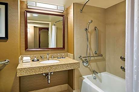 Traditional Room, 2 Double Beds (Mobility Accessible, Tub) (2 Double Beds)