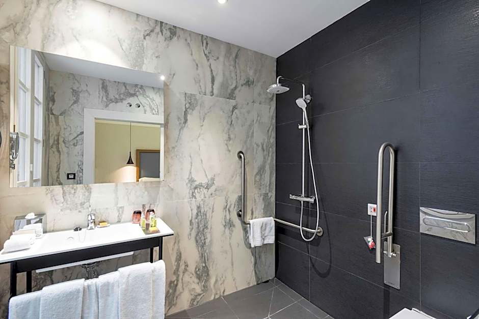 DoubleTree by Hilton Madrid - Prado