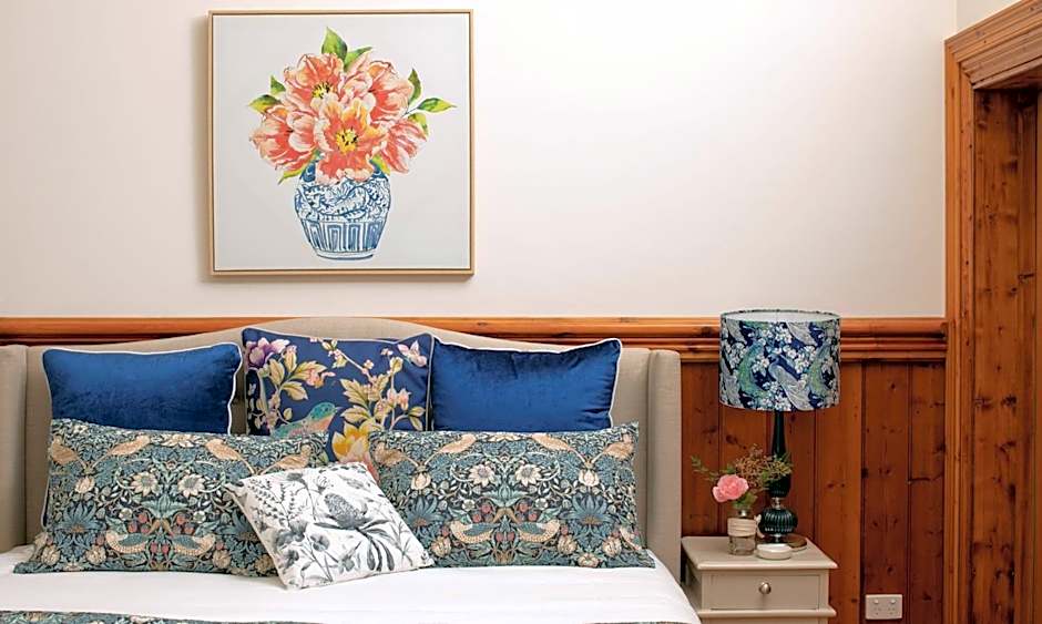 Summerlands - Country Luxe