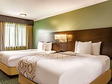 Queen Room with Mobility/Hearing Access - Non-Smoking