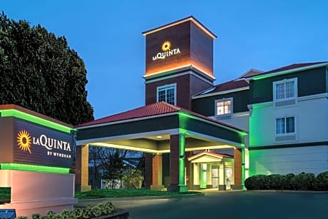 La Quinta Inn & Suites by Wyndham Albany Airport