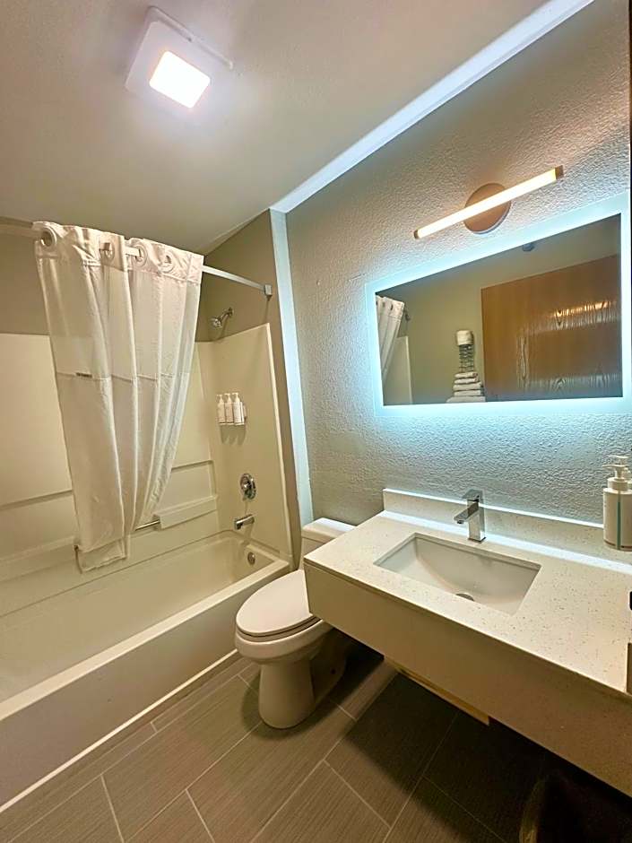 Super 8 by Wyndham Warrenton