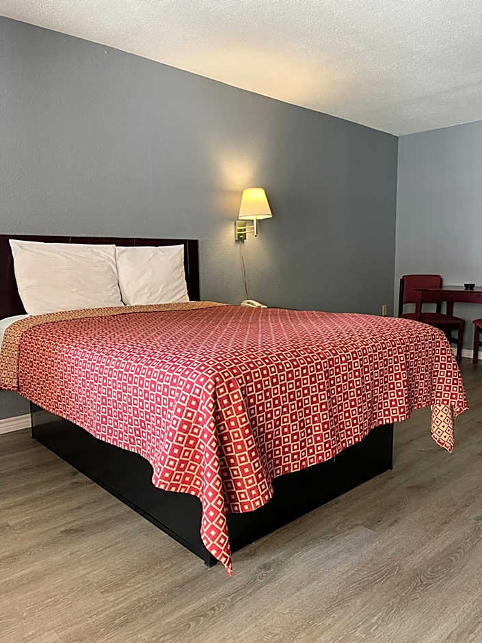 Majestic Inn