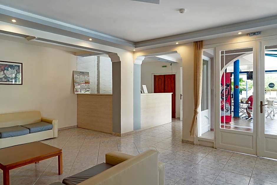 Sandy Maria studio 103