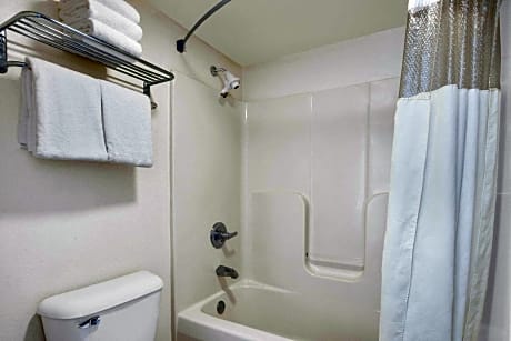 Queen Room with Two Queen Beds and Bath Tub - Mobility Accessible/Non-Smoking