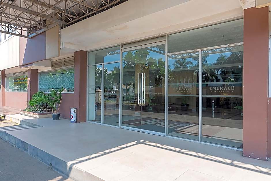 RedDoorz Apartment @ Emerald Towers Bandung