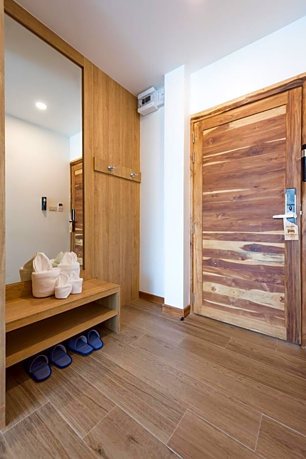 Chiangkhan River Walk Hotel