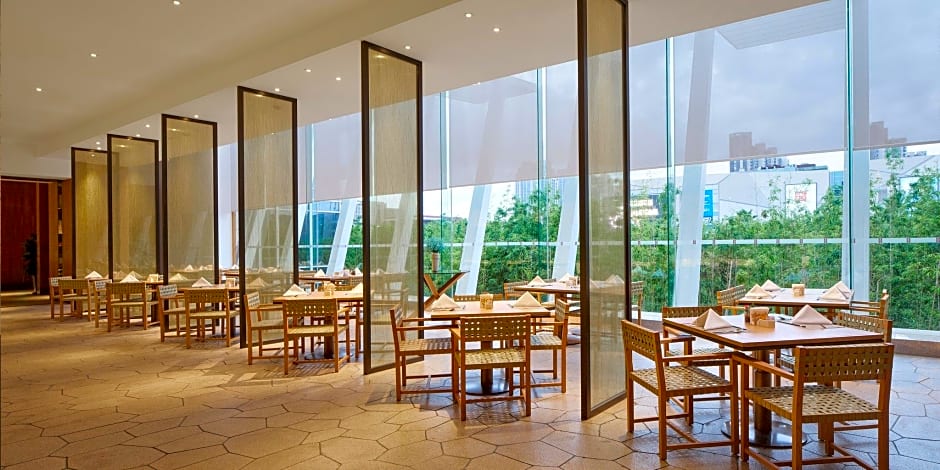 HUALUXE Ningbo Harbor City By IHG