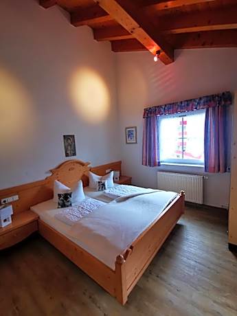 Apartment with Mountain View