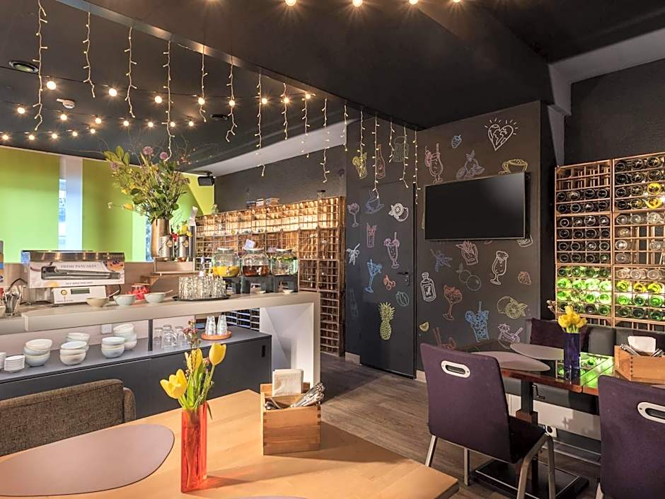 greet Berlin Alexanderplatz